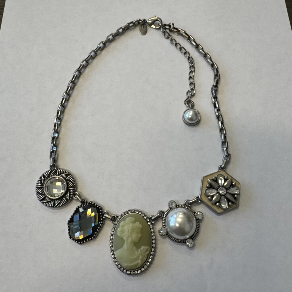 Collar de perlas de imitación circonita cúbica cristales corte antiguo chapado en plata joyería Lia Sophia Foto 1 de 4