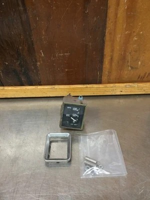 MG MGB 1972-76 • Original Smiths Oil Gauge. #PL 4402/04. Tested/Used. KMG1549 - Image 1 of 4