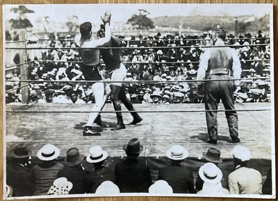 ¡FOTOGRAFÍA DE PRENSA ORIGINAL MUY RARA DE JACK JOHNSON & JESS WILLARD EN ACCIÓN 1915!! Foto 1 de 4