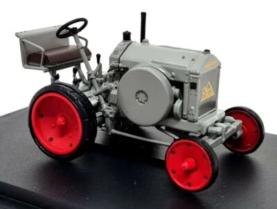 Hatchette 1/43 Scale - Deutz MTZ 120 1929 Grey Diecast & Plastic model tractor - Image 1 of 2