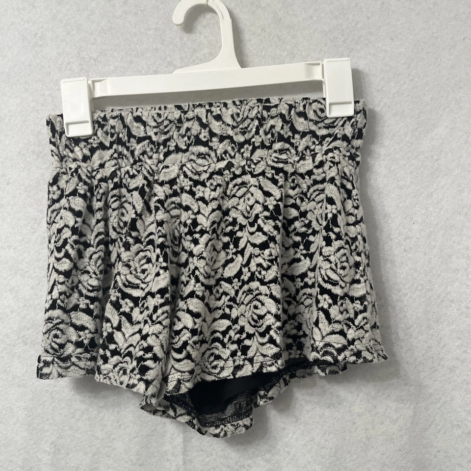 Pantalones Cortos Rachael & Chloe Para Mujer Juniors - Negro Blanco Floral Encaje Superpuesto Talla S Foto 1 de 4