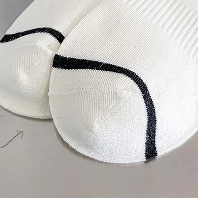 Nahtlose gestreifte Zehensocken für verbesserten Komfort bei täglichen Aktivit - Bild 1 von 4