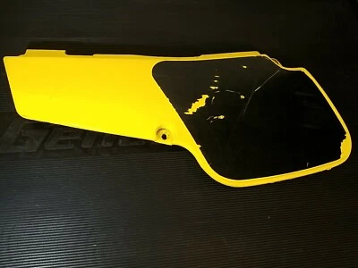 Cubierta de marco de placa lateral izquierda usada OEM 47211-02B00-25Y Rm 80 Suzuki RM80 1986-1995 Foto 1 de 4