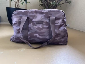 New VS Pink Purple Camouflaged Duffle Bag - Picture 1 of 5