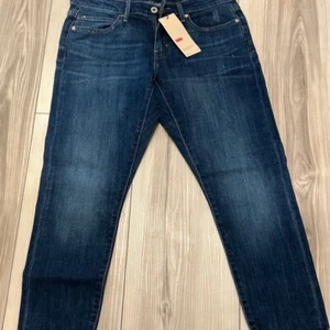 Levi Boyfriend Skinny Jeans - Größe 4M - dunkle Waschung Neu mit Etikett - Bild 1 von 6