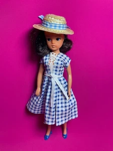 Vintage Pedigree brunette Sindy straw hat blue gingham dress peep toe shoes doll - Picture 1 of 12