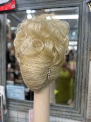 PALE BLONDE UPD SEXY DRAG LOOK NWT PERFECT FOR FUN NITE SASSY WIG - Image 1 of 2