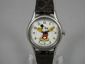 Orologio Vintage Lorus Disney Topolino Donna 26mm Tono Argento Nuovo Cinturino e Batteria - Foto 1 di 17
