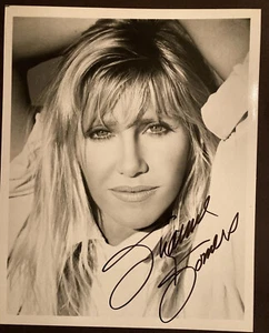 SUZANNE SOMERS HAND SIGNED 8X10 PHOTO VINTAGE THREES COMPANY CHRISSY AUTOGRAPH - Picture 1 of 3