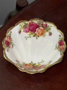 ROYAL ALBERT INGLATERRA Rosas de Campo Viejo Plato en Forma de Cáscara de Mar 5 1/2" NUEVO - Imagen 1 de 5