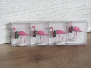 Reparto 56 fenicotteri rosa 4 pezzi corone sul collo resina accessori villaggio mini - Foto 1 di 16