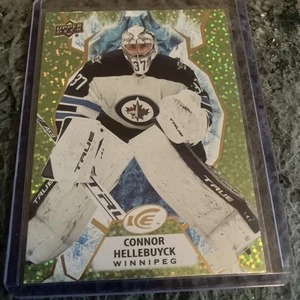 2021-22 Upper Deck Ice Green #53 Connor Hellebuyck - Picture 1 of 2