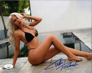 TITI PIKULA authentisches handsigniertes "SEXY Instagram Model" 8x10 Foto (JSA COA) - Bild 1 von 6