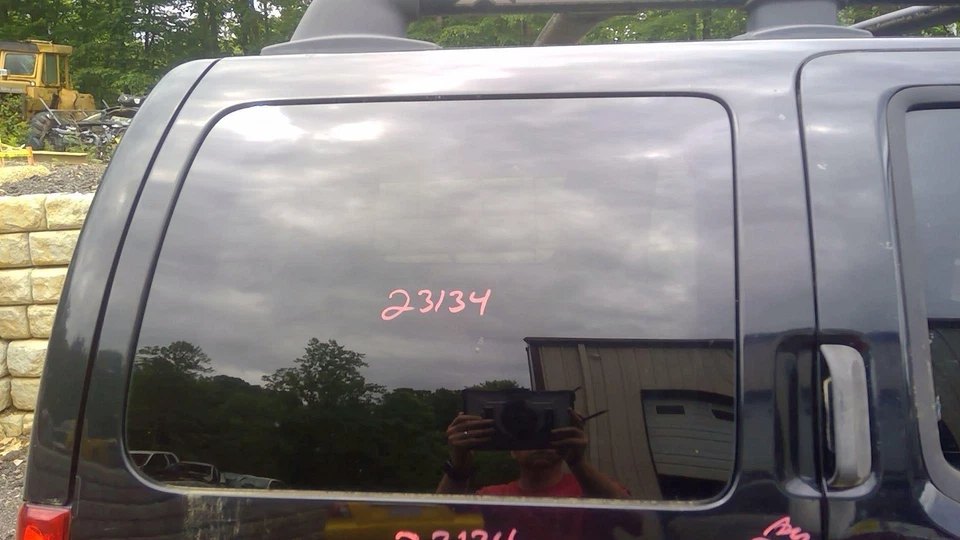 2005 - 2015 Nissan Xterra Quarter Glass RH Passenger Side OEM 83306EA00B - Image 1 of 1