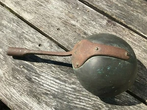 Art populaire landais : louche en cuivre pour transvaser la résine de pin - Picture 1 of 12