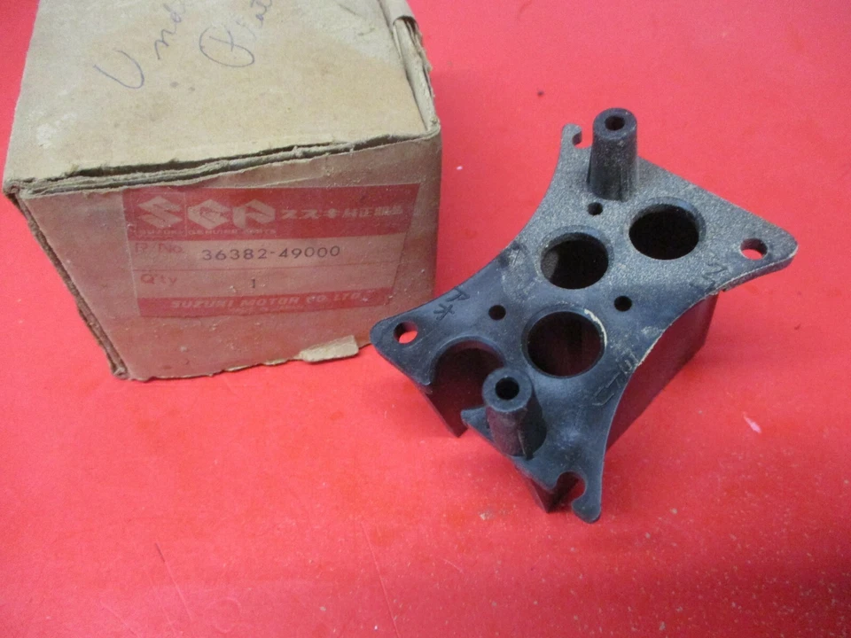 NUEVO DE LOTE ORIGINAL SUZUKI GS1000 GS1000E CAJA BOMBILLA PILOTO 36382-49000 Foto 1 de 1