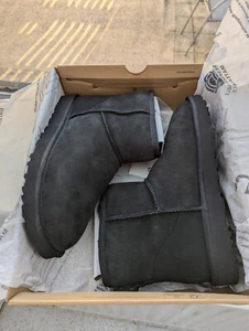 UGG CLASSIC MINI II WOMENS BOOT COLOUR: BLACK, SIZE: UK6 EU39 US8 (Unworn, New) - Picture 1 of 3