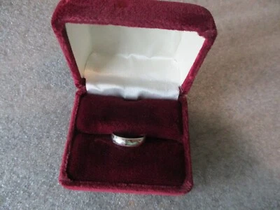 10K WHITE GOLD WEDDING BAND RING w/HALLMARK - Sz 5 ~3.84mm - 1.91g - Image 1 of 4