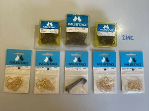 Mustad Salmon Sea Trout Bronzed & Gold Fly Tying / Lure Hooks Job Lot x 8 Packs - Picture 1 of 19