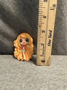 Mini Puppe Figur lange lockige orange Haare grüne Augen süß Kawaii Anime Sammlerstück - Bild 1 von 2
