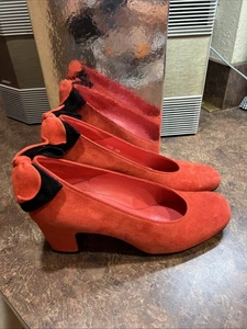 Pas Ole Rouge ¡NUEVO! Zapatos de salón de gamuza roja espresso con lazos. Nuevo en caja. Talla 38 - Imagen 1 de 6