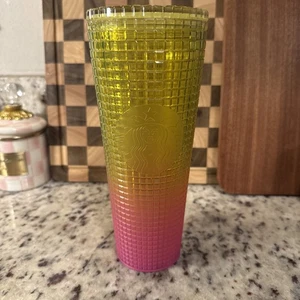 Starbucks 2022 Pink Lemon Yellow Gradient Ombre Grid 24oz Venti Tumbler No Straw - Bild 1 von 3