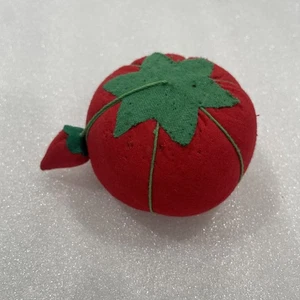 "TOMATE ROJO VINTAGE CON COJÍN DE PASADOR DE FRESA HECHO EN TAIWÁN USADO EN EXCELENTE ESTADO 3"" X 1,5""" - Imagen 1 de 7