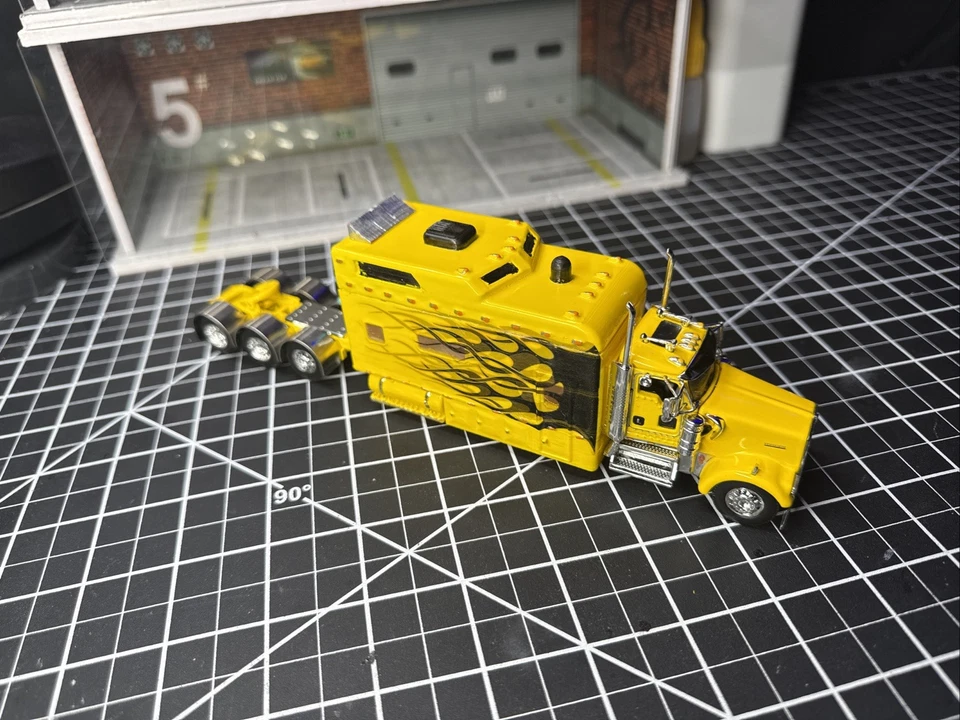 DCP 1:64 KENWORTH W900 Custom Made Long Sleeper - Image 1 of 4