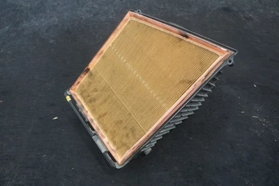 Conjunto de caja de carcasa de admisión de filtro de aire OEM Chevrolet Silverado 3500 2015 Foto 1 de 4