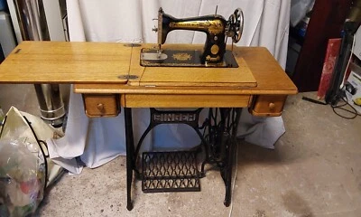 Ancienne machine à coudre singer 1928 sphynx noir et  or très bon état  - Photo 1/4