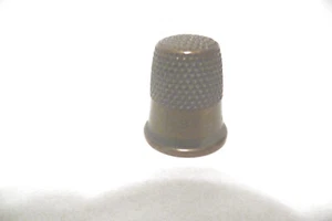 THIMBLE VINTAGE BRASS STAMPED 9 - Picture 1 of 5