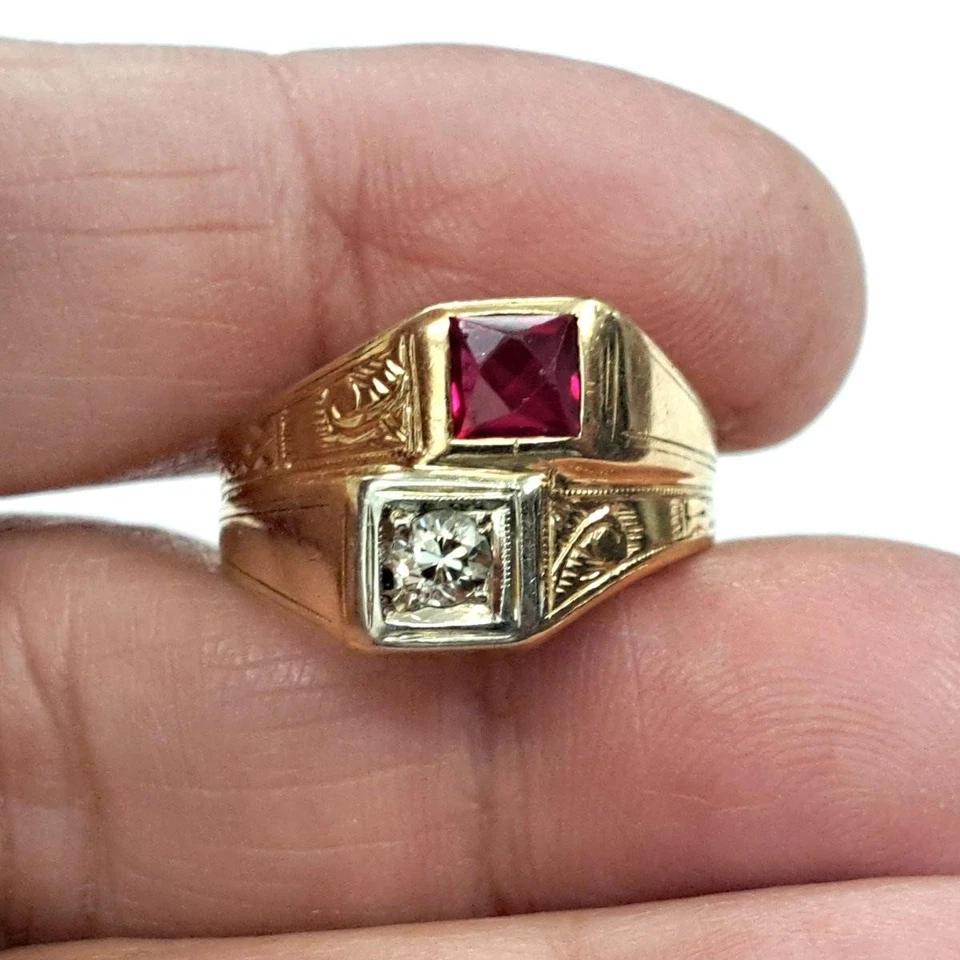 Anillo de boda de diamantes y rubíes creados en rojo y blanco de 1,2 quilates para hombre de oro amarillo de 14 quilates Foto 1 de 4