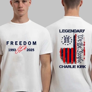 Freedom Red Signature 1993-2025 Charlie Kirk Tribute Faith Christian Side Shirt - Bild 1 von 1