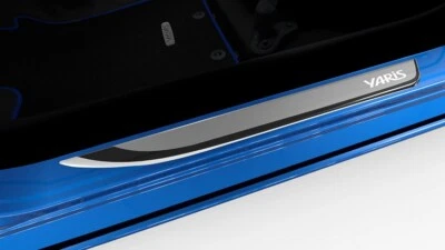 SET 2 BATTITACCO SOGLIA PORTA ANT TOYOTA YARIS ACCESSORIO ORIGINALE PW3820D004 - Immagine 1 di 3