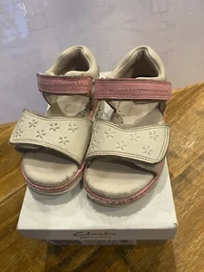 Used Clarks Girls Tika Ice Beige Combi Italian Leather First Sandals - Picture 1 of 7