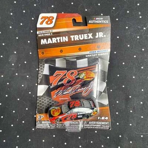 #78 Martin Truex Jr. Autographed 2018 Wave-4 Lionel NASCAR Authentics 1/64 Scale - Picture 1 of 3