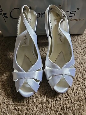 COLORIFFICS RANDI SILVER SATIN PLATFORM SHOES PADDED INSOLE 4" HEEL SIZE 5.5M  - Image 1 of 4