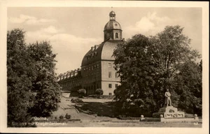 Gotha Thüringen alte AK ~1930/40 Partie am Schloß mit Kriegerdenkmal ungelaufen - Picture 1 of 1