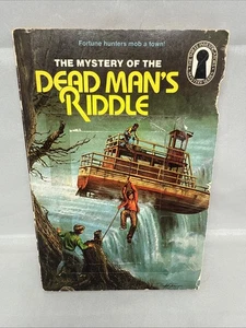 The Three Investigators - The Mystery of the Dead Man's Riddle #22 Hitchcock PB - Foto 1 di 10