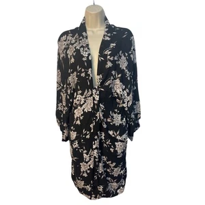 Bata estilo kimono abierto estampado floral blanco negro espiritual gángster talla única - Imagen 1 de 9