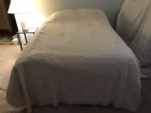 Vintage 100% Cotton Full beige bedspread used good condition machine wash & dry - Picture 1 of 5