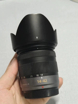 Panasonic 14-42 mm f/3,5-5,6 14-42 mm f/3,5-5,6 para Lumix MFT Micro Cuatro Tercios Foto 1 de 4