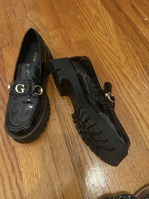 Mocasines Guess Patena Cuero 9.5 Foto 1 de 2