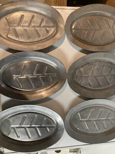 6 Vintage Aluminum Housewares Steak Platters Sizzling Plates With Wooden Bases - Picture 1 of 8