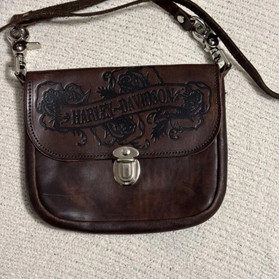 Сумочка через плечо Harley Davidson DK коричневая кожа 7 дюймов x 6 дюймов чистая б/у в отличном состоянии сделано в США - Изображение 1 из 4