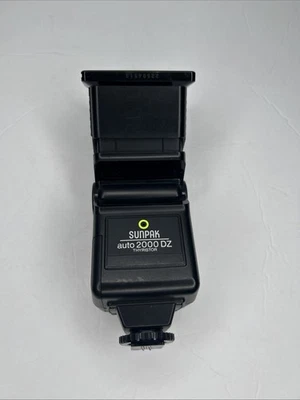 SUNPAK Auto 2000DZ Electronic Flash Unit Thyristor Multidedicated - Image 1 of 4
