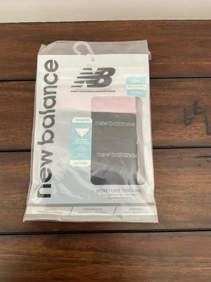 Paquete de 3 ropa interior de rendimiento New Balance Hipster para mujer talla mediana Foto 1 de 2