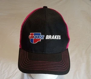 Gorra ajustable de malla negra y rosa con frenos Carquest para pecho - Imagen 1 de 6