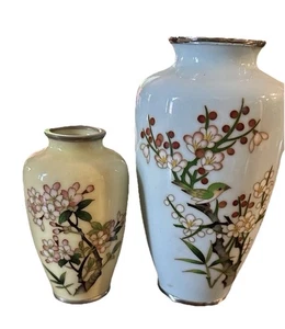 VINTAGE PAAR EMAILLIERTE INABA CLOISONNÉ KIRSCHBLÜTENVASEN - JAPAN blau gelb - Bild 1 von 11