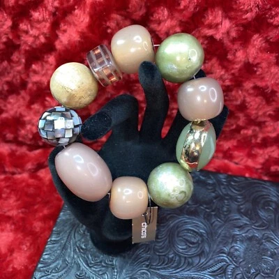 Pulsera elástica Chicos Olivia con cuentas resina madera concha metal marrón verde Foto 1 de 4